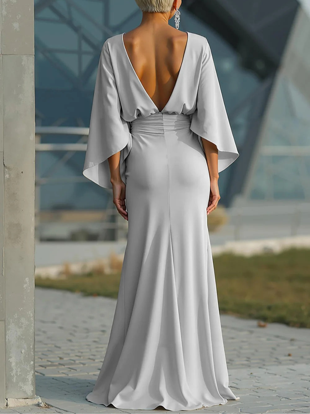 Clara | Elegancka sukienka z dekoltem w serek, bez rękawów