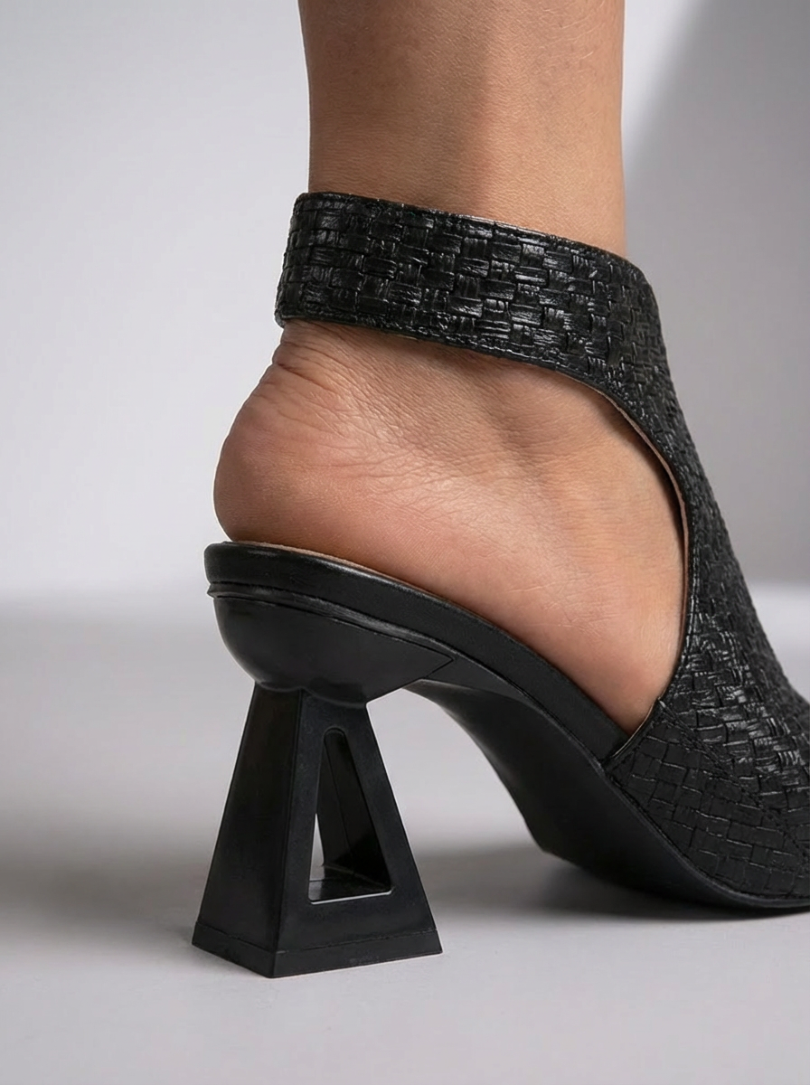 INTRECCIO | Elegant Woven Heels